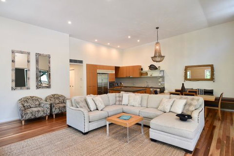 East On Byron - QLD Tourism 13