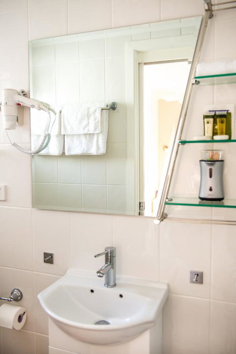 Nelson Bay Bed & Breakfast - QLD Tourism 27