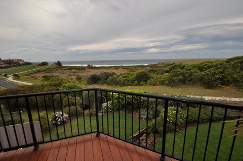 Beachfront Apartments - QLD Tourism 0