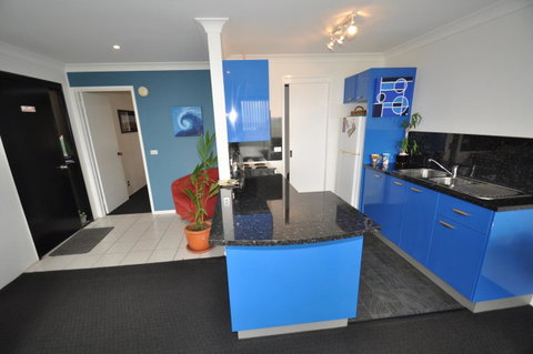 Beachfront Apartments - QLD Tourism 7