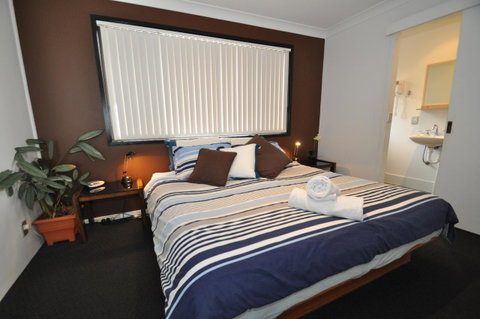 Beachfront Apartments - QLD Tourism 8