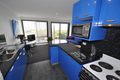Beachfront Apartments - QLD Tourism 6