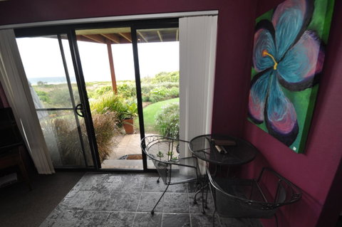Beachfront Apartments - QLD Tourism 9
