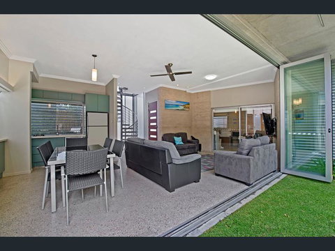 Crescent Head Spa Villa - QLD Tourism 9