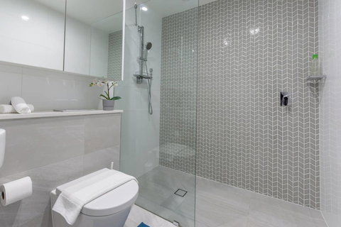 Inner City Stylish Apt Walk To Green Square - QLD Tourism 14