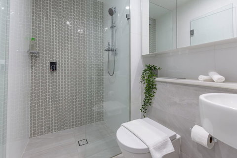 Inner City Stylish Apt Walk To Green Square - QLD Tourism 12