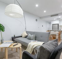 Inner City Stylish apt Walk to Green Square - Queensland Tourism