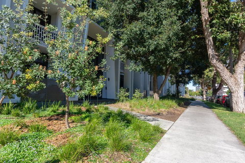 Inner City Stylish Apt Walk To Green Square - QLD Tourism 17