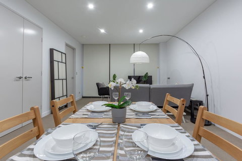 Inner City Stylish Apt Walk To Green Square - QLD Tourism 10