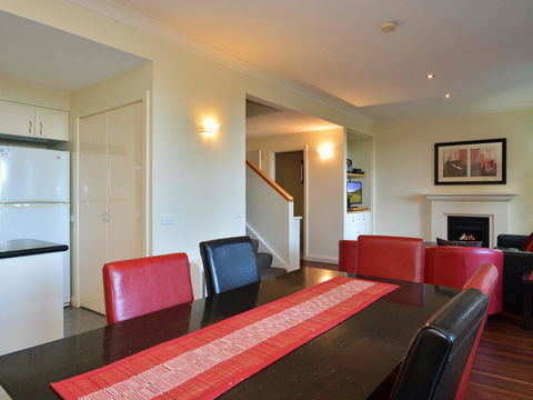 Villa Executive 2br Cypress DS Located Within Cypress Lakes Resort - Queensland Tourism 5