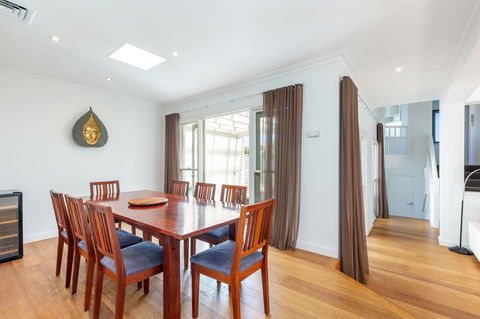 Kensington Self-Contained Modern House (89BROM) - Queensland Tourism 6
