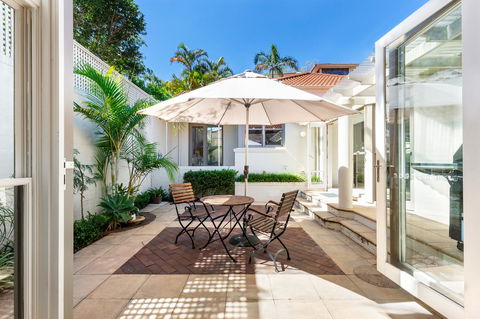 Kensington Self-Contained Modern House (89BROM) - Queensland Tourism 3