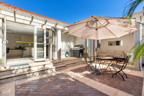 Kensington Self-Contained Modern House (89BROM) - Queensland Tourism 2