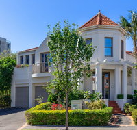 Kensington Self-Contained Modern House 89BROM - Queensland Tourism