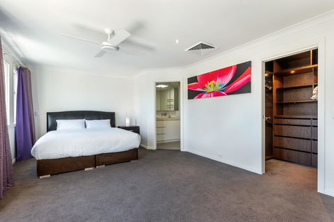 Kensington Self-Contained Modern House (89BROM) - Queensland Tourism 14