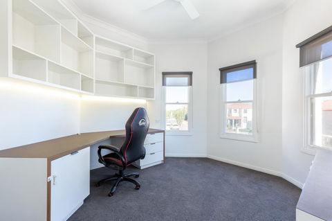 Kensington Self-Contained Modern House (89BROM) - Queensland Tourism 11