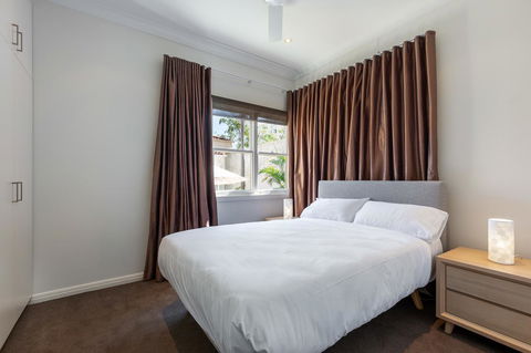 Kensington Self-Contained Modern House (89BROM) - Queensland Tourism 20