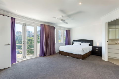Kensington Self-Contained Modern House (89BROM) - Queensland Tourism 1