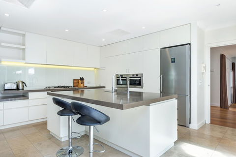 Kensington Self-Contained Modern House (89BROM) - Queensland Tourism 18