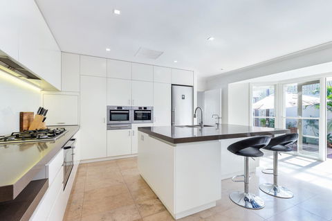 Kensington Self-Contained Modern House (89BROM) - Queensland Tourism 17