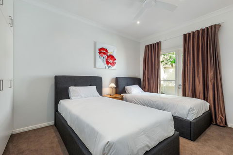 Kensington Self-Contained Modern House (89BROM) - Queensland Tourism 12