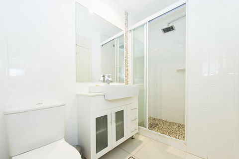 Byron Central Apartments - Queensland Tourism 1