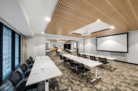 Vibe Hotel North Sydney - QLD Tourism 10