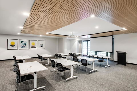 Vibe Hotel North Sydney - QLD Tourism 17