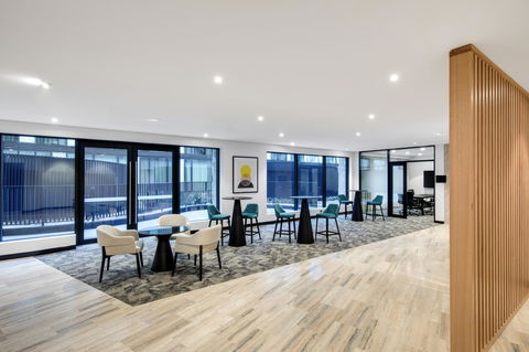Vibe Hotel North Sydney - QLD Tourism 12