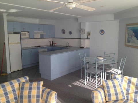Breakers Apartments - QLD Tourism 11