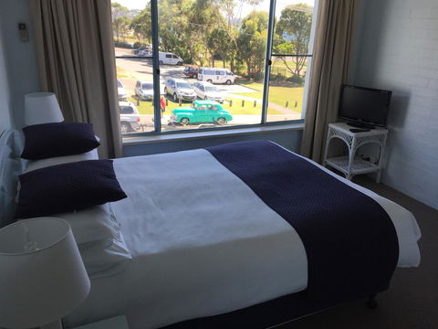 Breakers Apartments - QLD Tourism 1