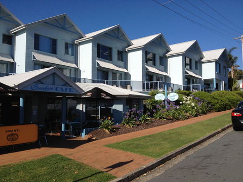 Breakers Apartments - QLD Tourism 0