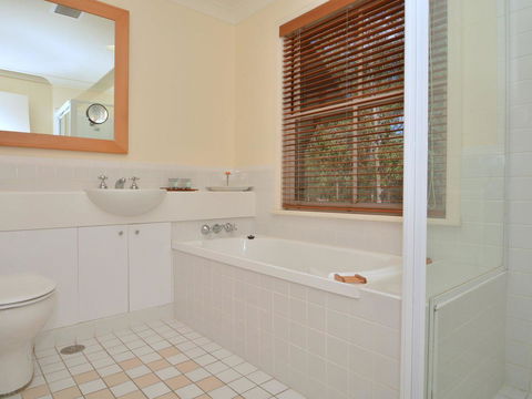Villa 2br Prosecco Villa Located Within Cypress Lakes Resort - Queensland Tourism 13