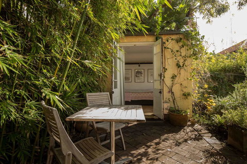 Bondi Beach House - QLD Tourism 9