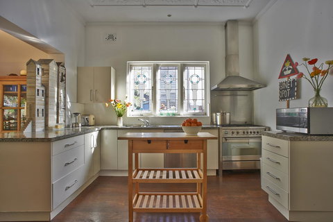 Bondi Beach House - QLD Tourism 6