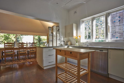 Bondi Beach House - QLD Tourism 7