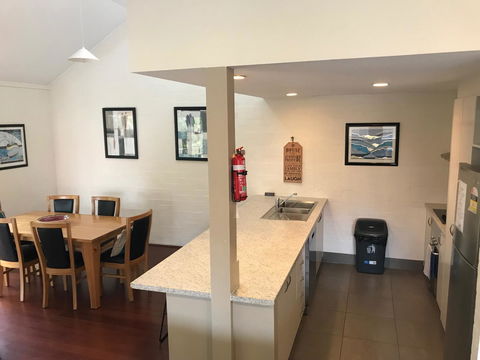 Mariner Bay Apartments - Queensland Tourism 4