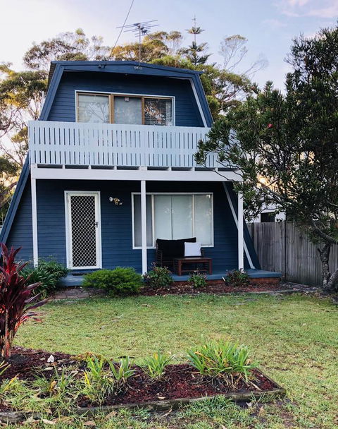 Little Blue Beach House - QLD Tourism 1