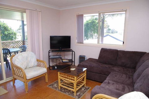 Bellhaven 2, 17 Willow Street - QLD Tourism 1