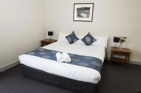 Banjo Paterson Inn - QLD Tourism 25