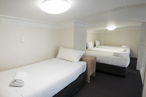 Banjo Paterson Inn - QLD Tourism 27
