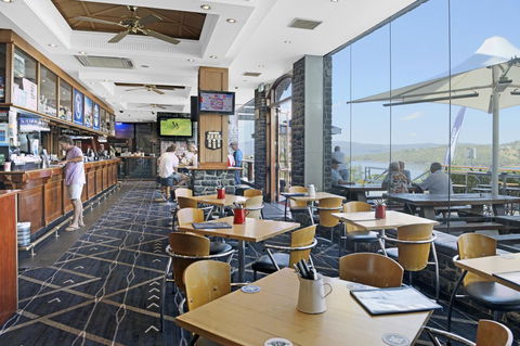 Banjo Paterson Inn - QLD Tourism 42