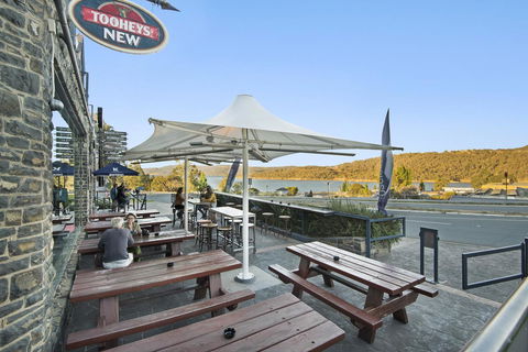 Banjo Paterson Inn - QLD Tourism 7