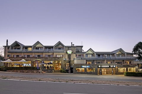Banjo Paterson Inn - QLD Tourism 6