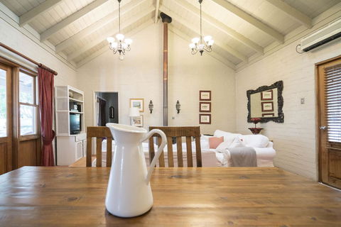 Thistle Hill Guesthouse - Walk To Many Wineries And Restaurants - Queensland Tourism 30