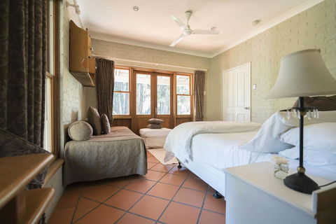 Thistle Hill Guesthouse - Walk To Many Wineries And Restaurants - Queensland Tourism 38