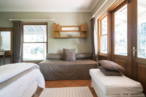 Thistle Hill Guesthouse - Walk To Many Wineries And Restaurants - Queensland Tourism 39