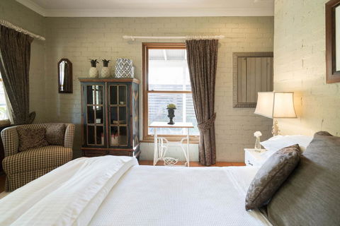 Thistle Hill Guesthouse - Walk To Many Wineries And Restaurants - Queensland Tourism 26