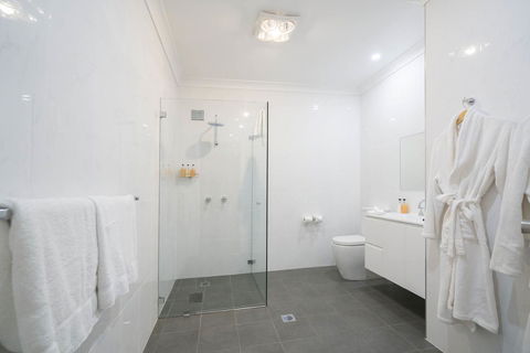 Thistle Hill Guesthouse - Walk To Many Wineries And Restaurants - Queensland Tourism 42