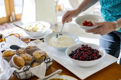 Thistle Hill Guesthouse - Walk To Many Wineries And Restaurants - Queensland Tourism 9